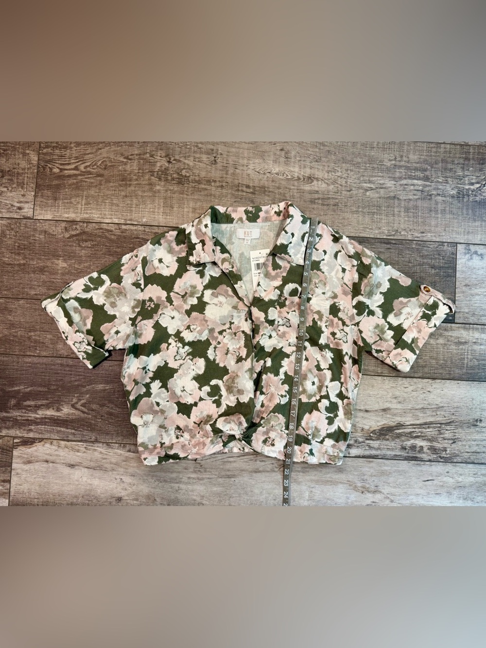 Nwt Kut from the Kloth Olive and Blush Floral Button-Front Short Sleeve Top - Picture 5 of 10